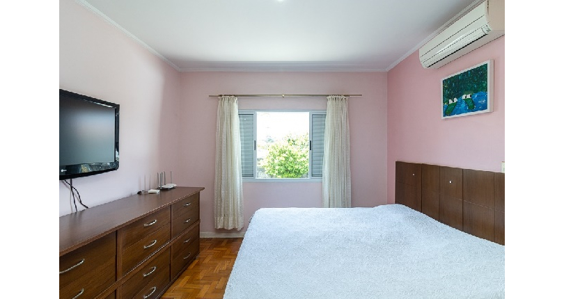 Lindo Sobrado à venda no Bairro do Parque São Domingos na Rua Artur Bastos,