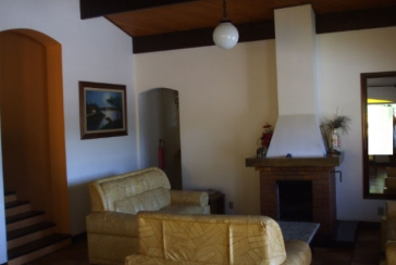 Casa à venda em Osasco no Bairro do Três Montanhas na Rua Serra dos Itatins,