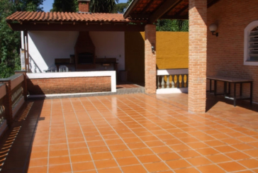 Casa à venda em Osasco no Bairro do Três Montanhas na Rua Serra dos Itatins,