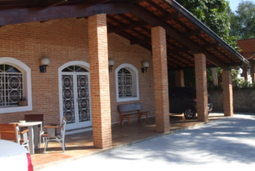 Casa à venda em Osasco no Bairro do Três Montanhas na Rua Serra dos Itatins,