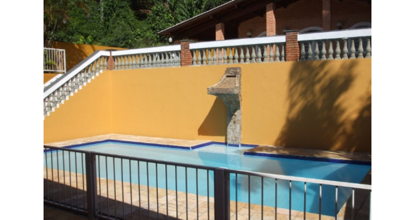 Casa à venda em Osasco no Bairro do Três Montanhas na Rua Serra dos Itatins,