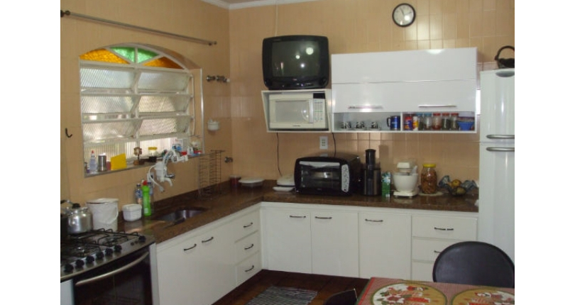 Casa à venda em Osasco no Bairro do Três Montanhas na Rua Serra dos Itatins,