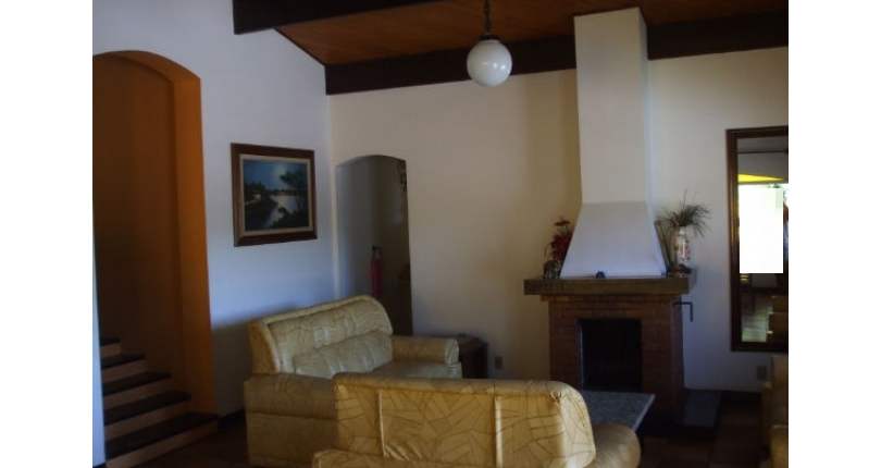 Casa à venda em Osasco no Bairro do Três Montanhas na Rua Serra dos Itatins,