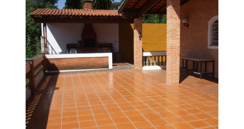 Casa à venda em Osasco no Bairro do Três Montanhas na Rua Serra dos Itatins,