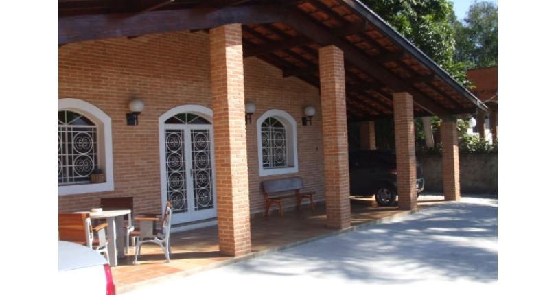 Casa à venda em Osasco no Bairro do Três Montanhas na Rua Serra dos Itatins,