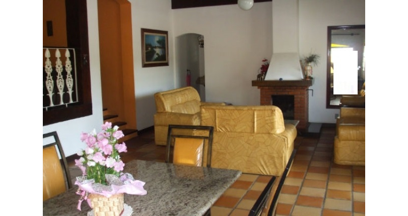 Casa à venda em Osasco no Bairro do Três Montanhas na Rua Serra dos Itatins,