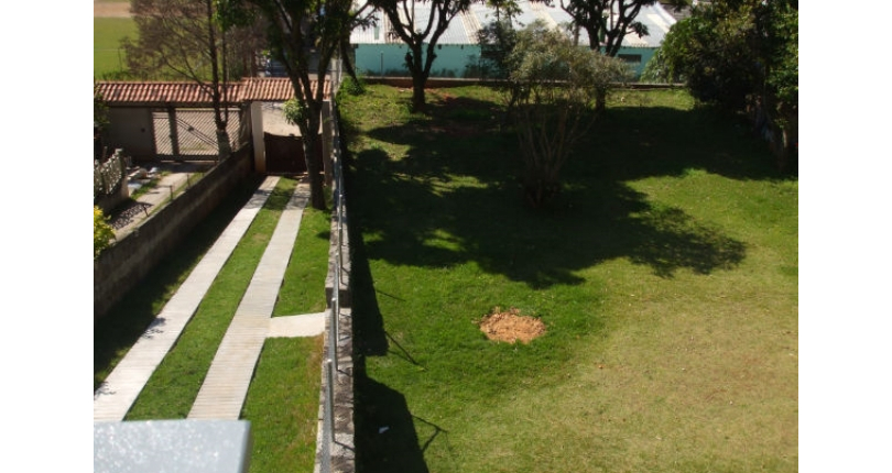 Casa à venda em Osasco no Bairro do Três Montanhas na Rua Serra dos Itatins,