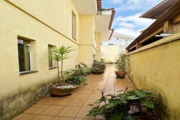 Sobrado à venda no Bairro do City Recanto Anastacio na Rua Pico do Jaraguá,