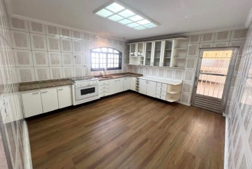 Casa para renda à venda no Bairro do Jardim Santa Lucrécia na Rua Pêra-Marmelo