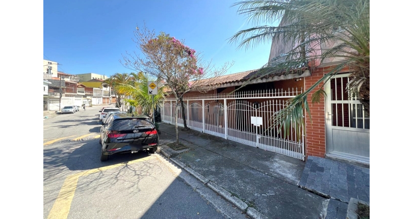 Casa para renda à venda no Bairro do Jardim Santa Lucrécia na Rua Pêra-Marmelo