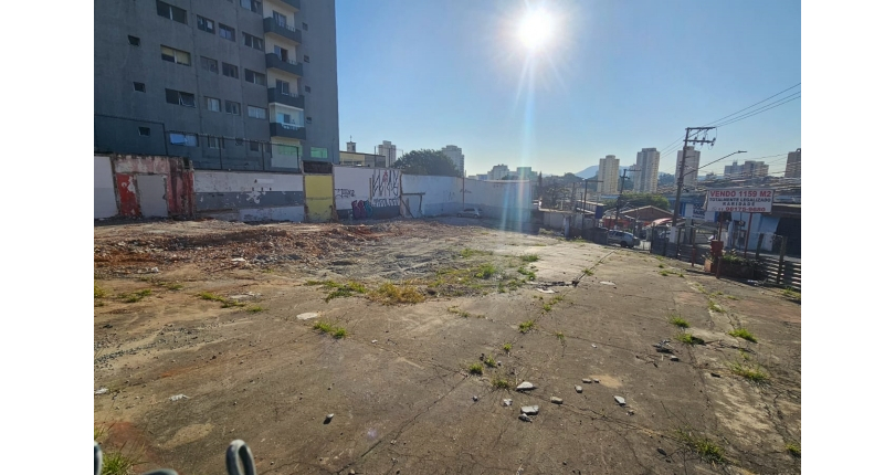 Terreno à venda no Bairro da Vila Pirituba na Avenida Paula Ferreira