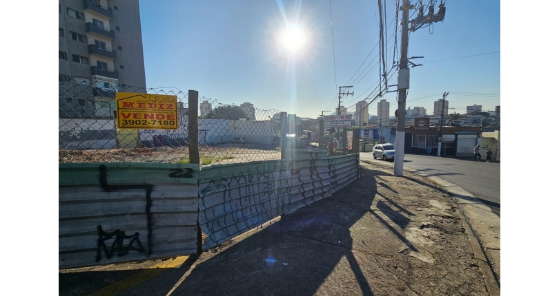 Terreno à venda no Bairro da Vila Pirituba na Avenida Paula Ferreira
