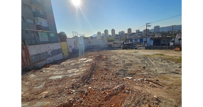 Terreno à venda no Bairro da Vila Pirituba na Avenida Paula Ferreira