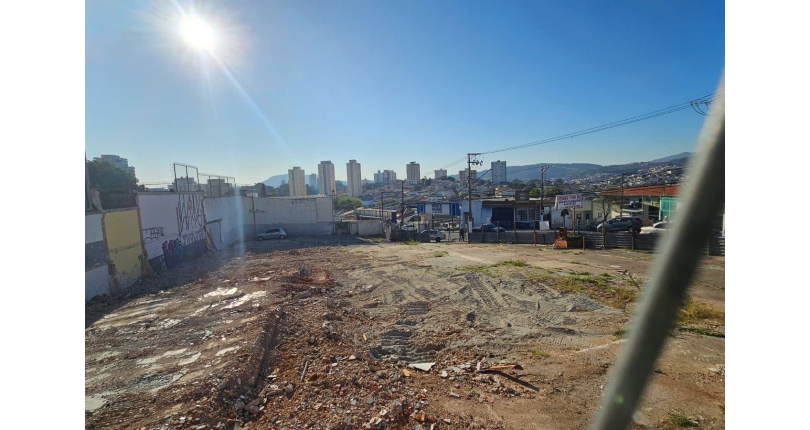Terreno à venda no Bairro da Vila Pirituba na Avenida Paula Ferreira