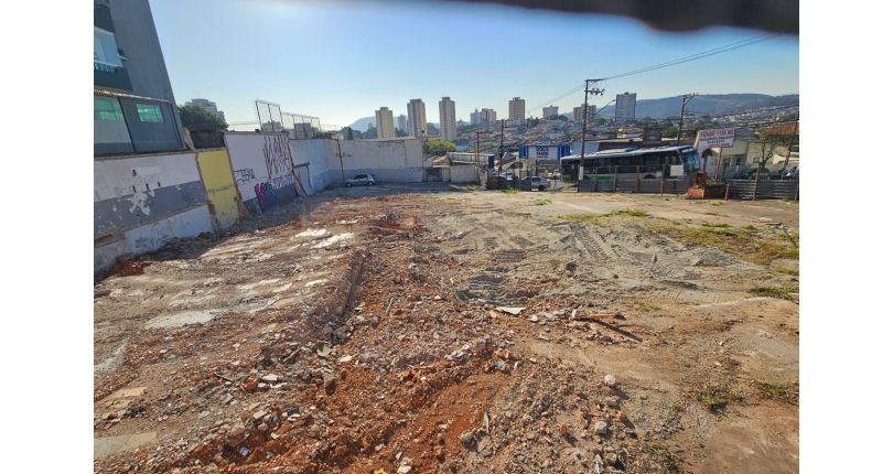 Terreno à venda no Bairro da Vila Pirituba na Avenida Paula Ferreira