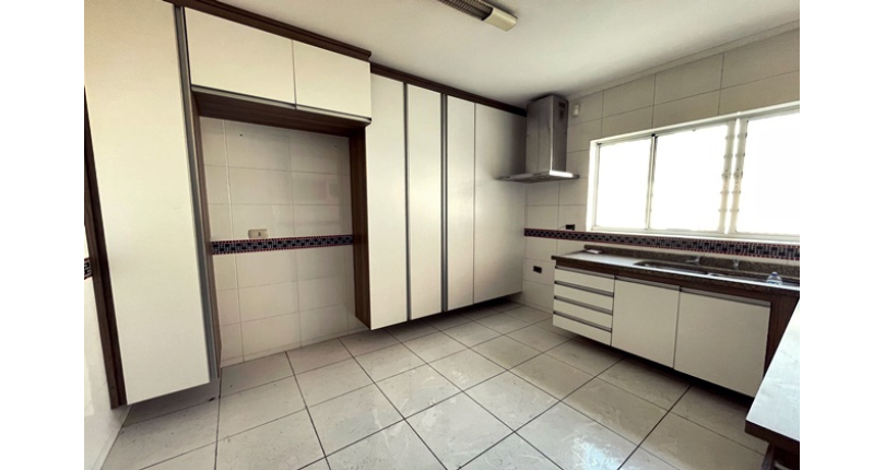 Sobrado à venda no Bairro do Parque São Domingos na Rua José Cândido Freire, 