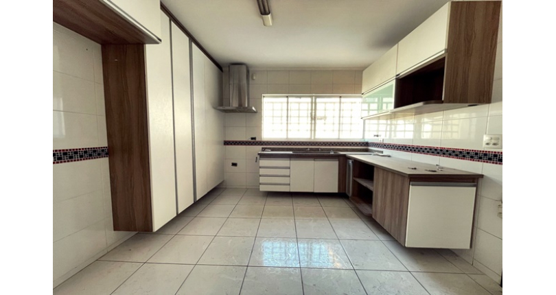 Sobrado à venda no Bairro do Parque São Domingos na Rua José Cândido Freire, 