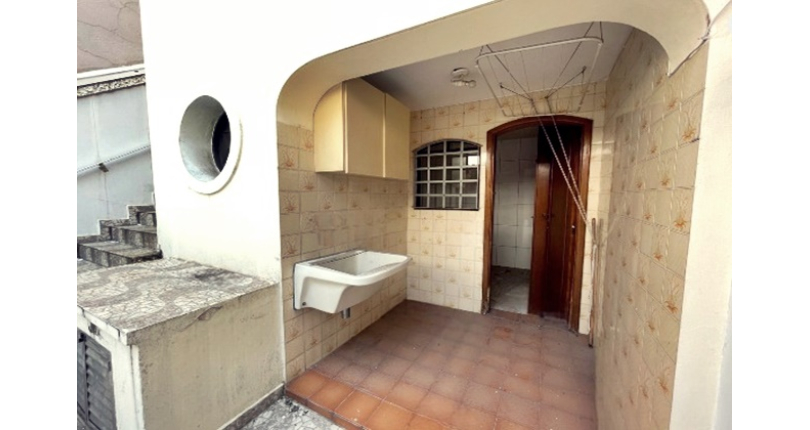 Sobrado à venda no Bairro do Parque São Domingos na Rua José Cândido Freire, 