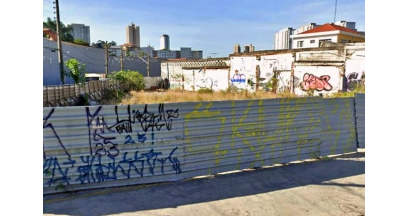 Terreno à venda no Bairro de Pirituba na Avenida Mutinga,