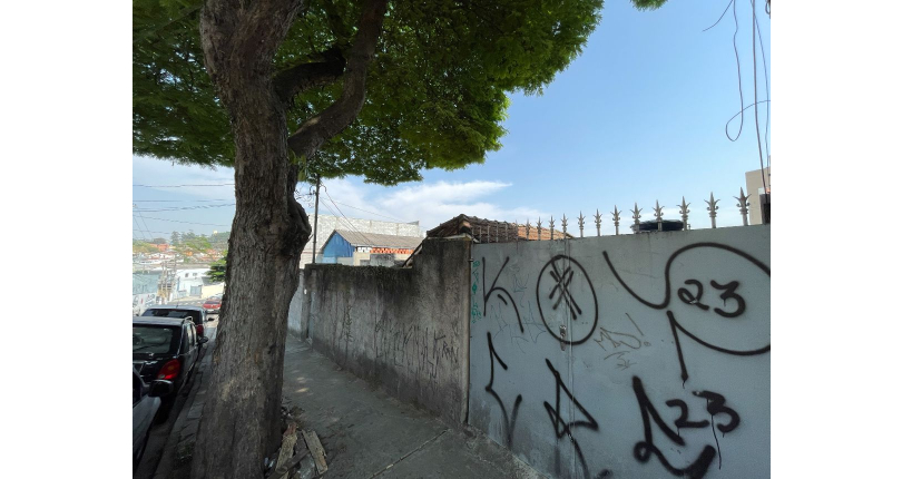 Terreno à venda no Bairro da Vila Mangalot na Rua Roberto de Lamenais
