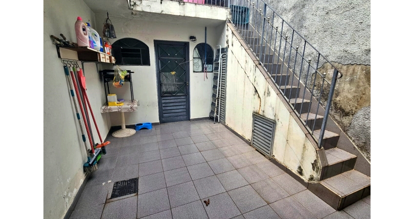 Sobrado à venda no Conjunto Residencial Vista Verde na Rua José Carlos de Resende