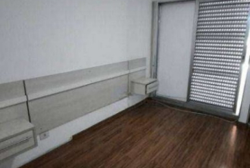 Sobrado à venda no Bairro do Conjunto Residencial Vista Verde na Rua José Carlos de Resende,