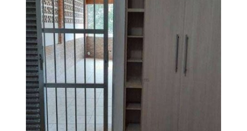 Sobrado à venda no Bairro do Conjunto Residencial Vista Verde na Rua José Carlos de Resende,