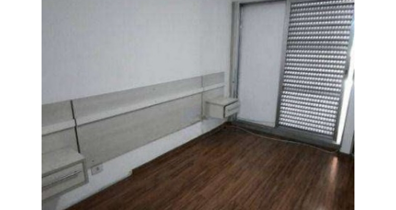 Sobrado à venda no Bairro do Conjunto Residencial Vista Verde na Rua José Carlos de Resende,