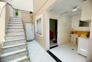 Sobrado à venda no Bairro do Jardim Pinheiros na Rua Frei Adriano Donado,