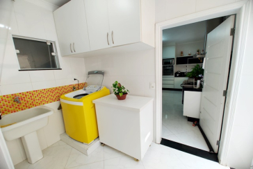 Sobrado à venda no Bairro do Jardim Pinheiros na Rua Frei Adriano Donado,