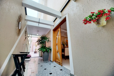 Sobrado à venda no Bairro do Jardim Pinheiros na Rua Frei Adriano Donado,