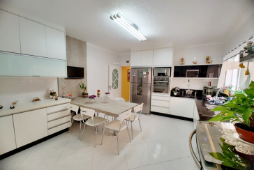 Sobrado à venda no Bairro do Jardim Pinheiros na Rua Frei Adriano Donado,