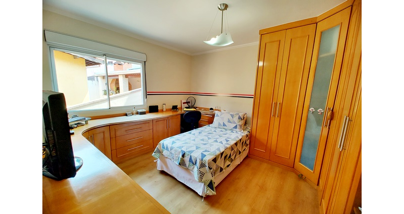 Sobrado à venda no Bairro do Jardim Pinheiros na Rua Frei Adriano Donado,