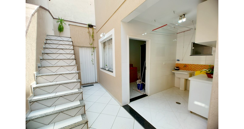 Sobrado à venda no Bairro do Jardim Pinheiros na Rua Frei Adriano Donado,