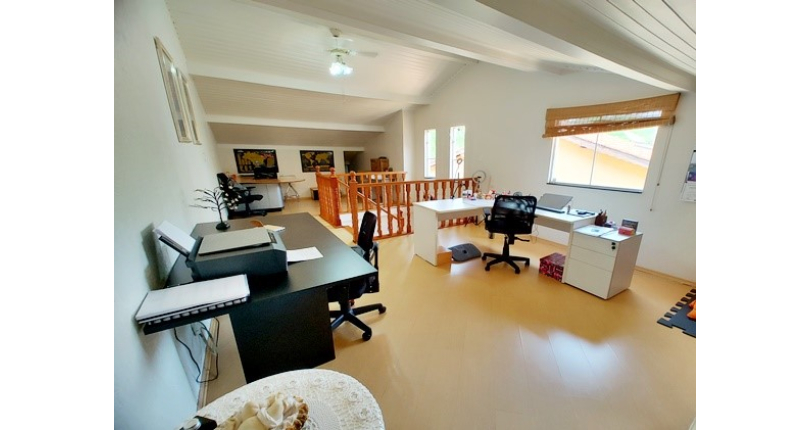 Sobrado à venda no Bairro do Jardim Pinheiros na Rua Frei Adriano Donado,