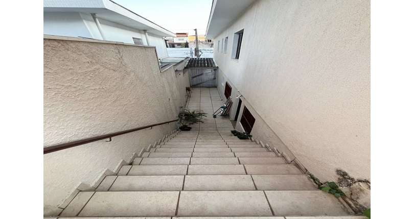 Sobrado à venda no Bairro do Jardim Santo Elias na Rua Durval Fernandes Chaves