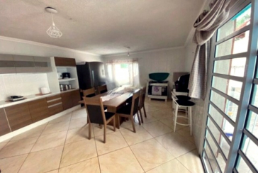 Boa Casa à venda no Bairro do Jardim Vivan na Rua Alarico Resende