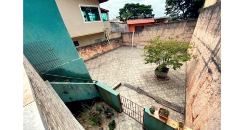 Boa Casa à venda no Bairro do Jardim Vivan na Rua Alarico Resende