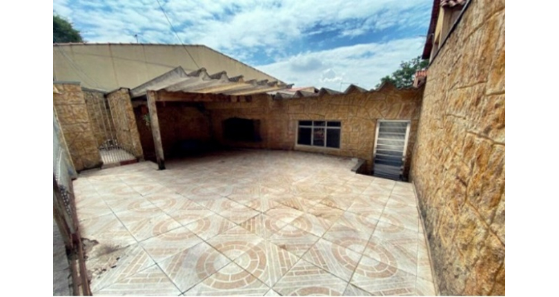 Boa Casa à venda no Bairro do Jardim Vivan na Rua Alarico Resende