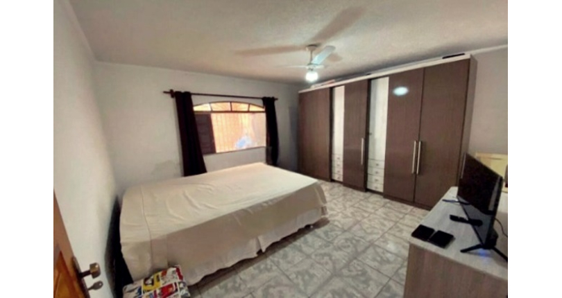 Boa Casa à venda no Bairro do Jardim Vivan na Rua Alarico Resende