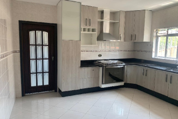 Sobrado à venda no Bairro do Parque São Domingos na Rua Luís Filgueira Souto