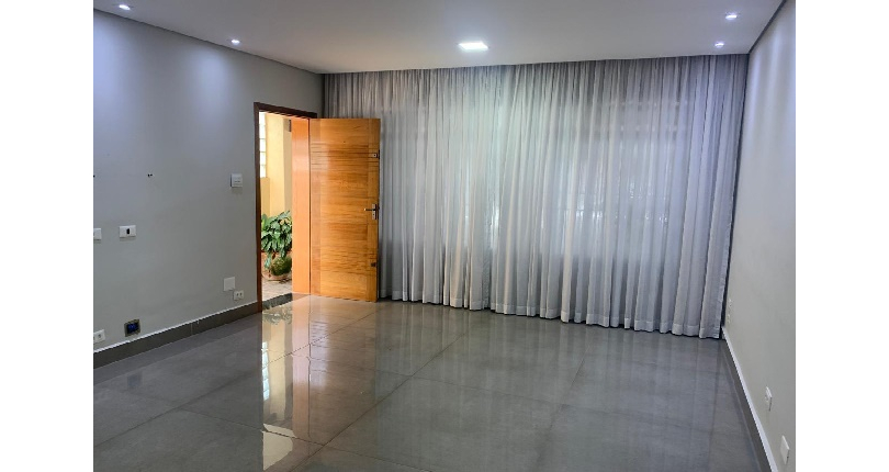 Sobrado à venda no Bairro do Parque São Domingos na Rua Luís Filgueira Souto