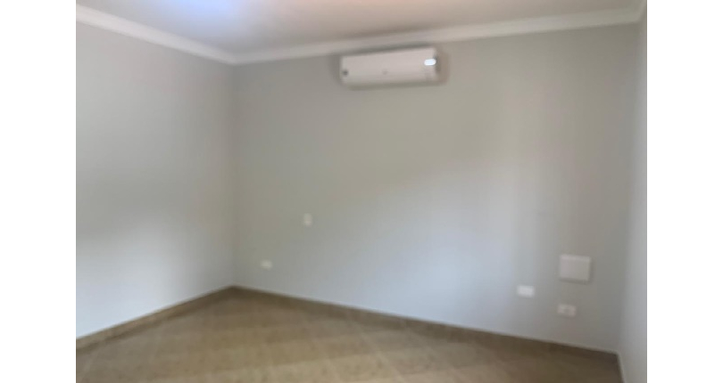 Sobrado à venda no Bairro do Parque São Domingos na Rua Luís Filgueira Souto