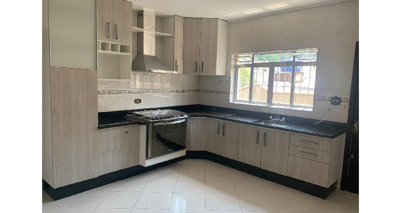 Sobrado à venda no Bairro do Parque São Domingos na Rua Luís Filgueira Souto