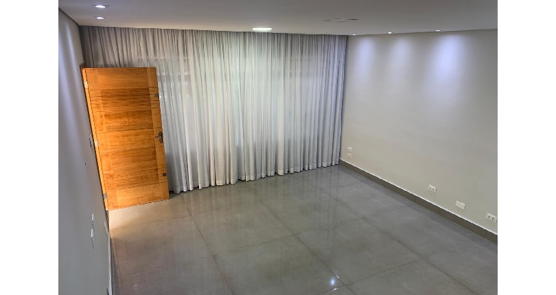 Sobrado à venda no Bairro do Parque São Domingos na Rua Luís Filgueira Souto