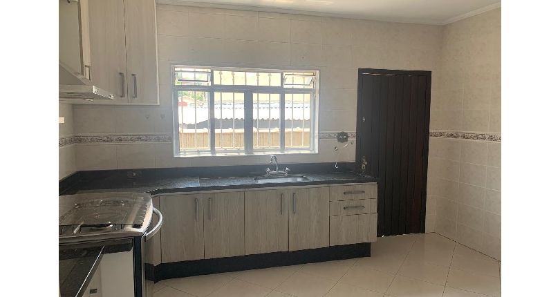 Sobrado à venda no Bairro do Parque São Domingos na Rua Luís Filgueira Souto