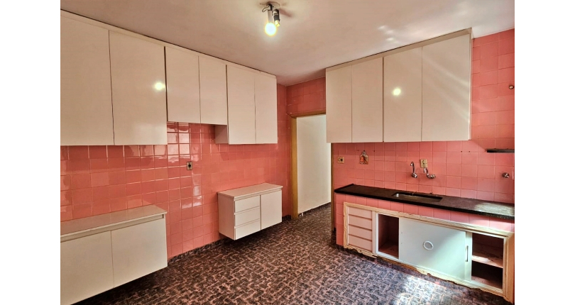 Casa à venda no Bairro da Vila Pirituba  na Avenida Paula Ferreira