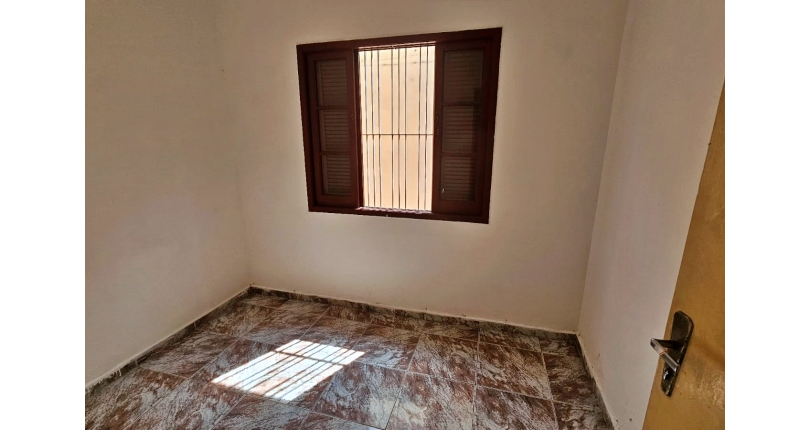 Casa à venda no Bairro da Vila Pirituba  na Avenida Paula Ferreira