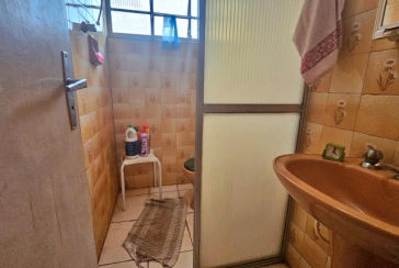 Sobrado à venda no Jardim Mangalot na Rua General Lauro Cavalcanti de Farias, 