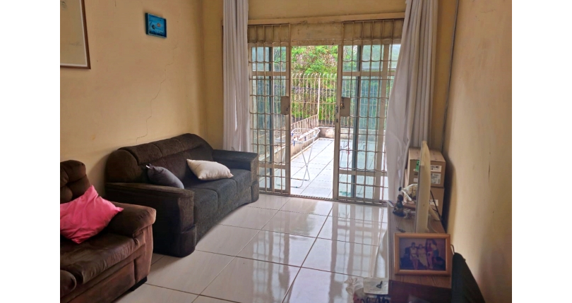 Sobrado à venda no Jardim Mangalot na Rua General Lauro Cavalcanti de Farias, 